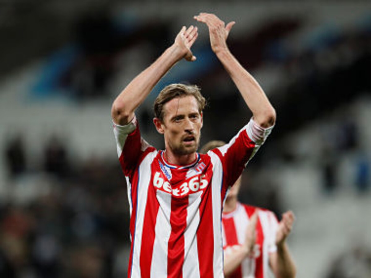 Peter Crouch Announces Retirement From Football at the Age of 38