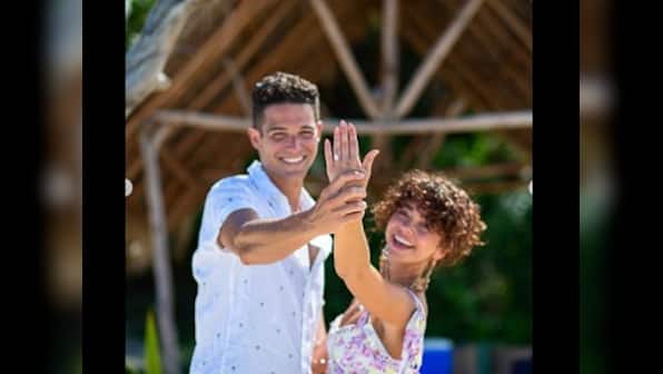Modern Family actor Sarah Hyland gets engaged to Bachelorette alum Wells Adams, shares photos on Instagram