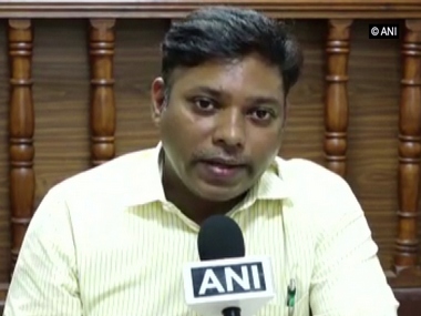 Karnataka IAS officer Sasikanth Senthil quits civil service, says it would be 'unethical' to continue as 'democracy being compromised' Karnataka IAS officer Sasikanth Senthil quits civil service, says it would be 'unethical' to continue as 'democracy being compromised'