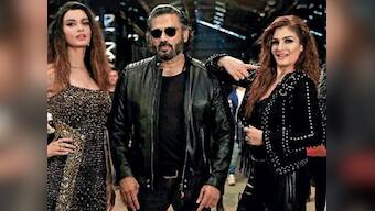 Khandaani Shafakhana song Sheher Ki Ladki: Raveena Tandon, Suniel Shetty groove to remake of their '90s track