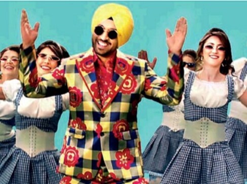 Arjun Patiala song Sip Sip: Diljit Dosanjh, Varun Sharma are having fun in Guru Bhullar's track on alcohol Arjun Patiala song Sip Sip: Diljit Dosanjh, Varun Sharma are having fun in Guru Bhullar's track on alcohol