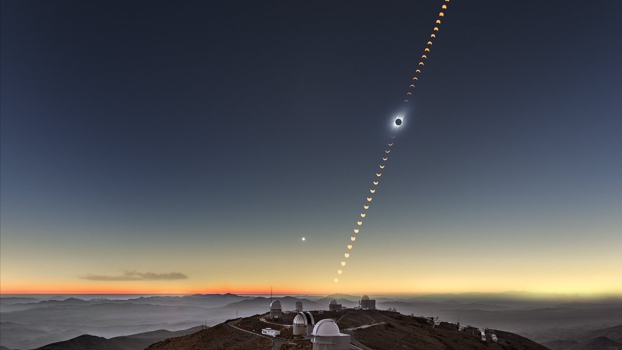 This clear-weather simulation shows how the eclipsed Sun could look like in the sky above La Silla on 2 July 2019 if there are no clouds (more information). An annotated version of this image is available here. Image: ESO