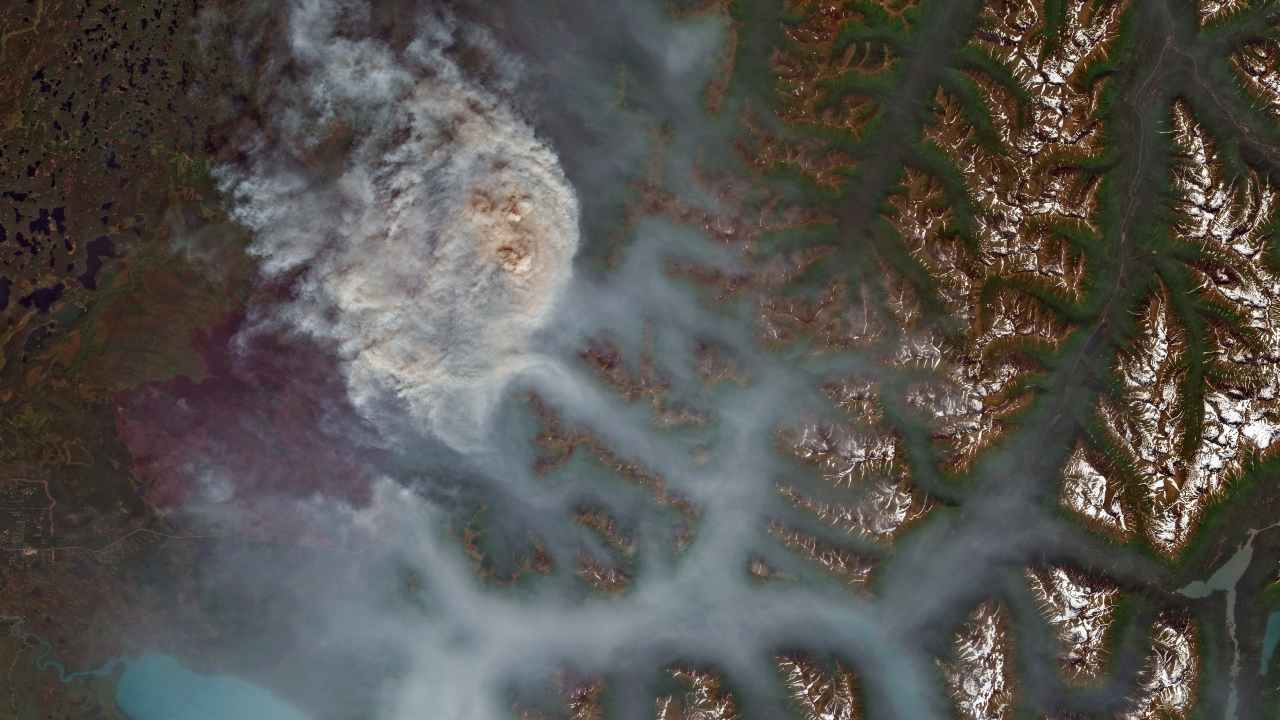 Sweeping stretches of Arctic forests are burning, ‘unprecedented’ satellite images show Sweeping stretches of Arctic forests are burning, ‘unprecedented’ satellite images show