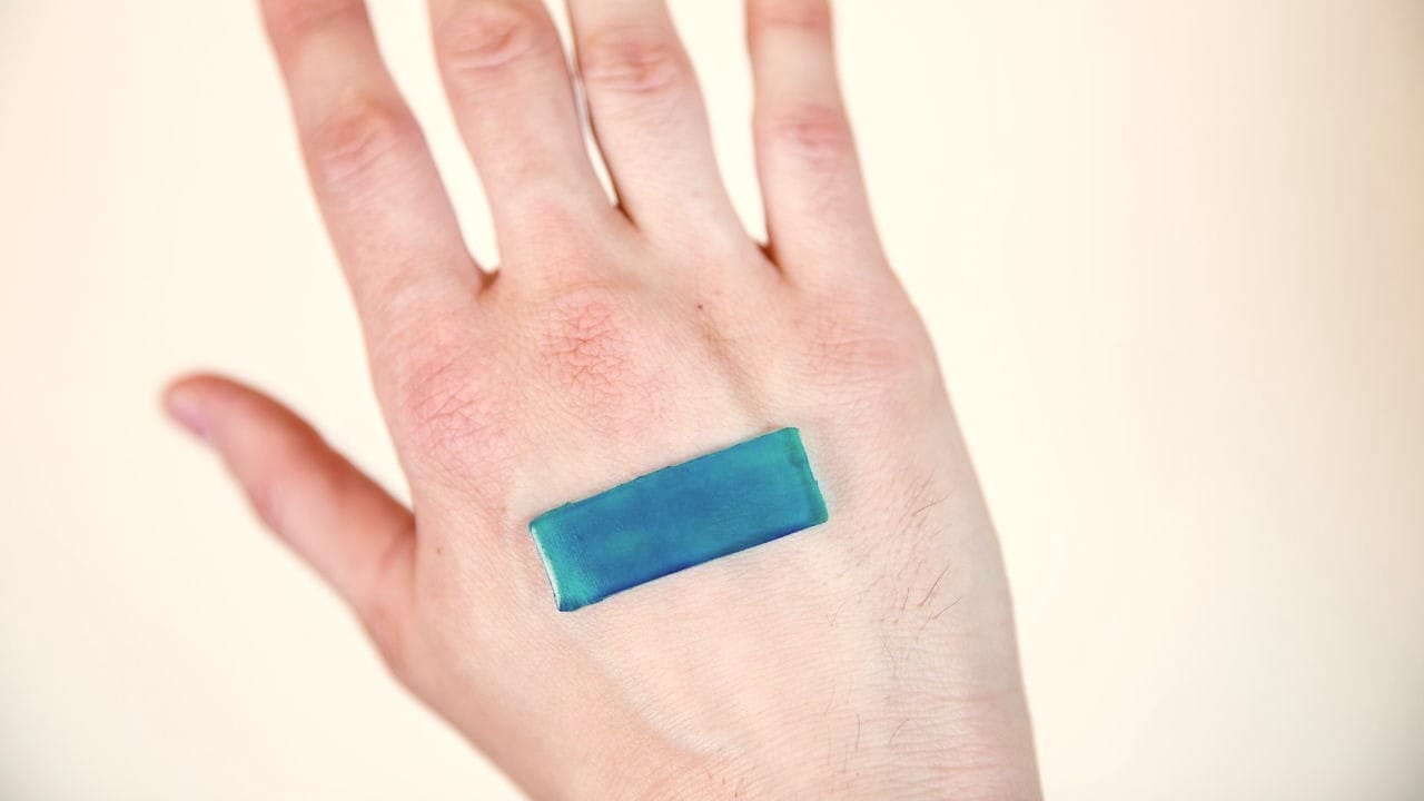 A tough, heat-sensitive gel adhesive bandage for quicker healing. Image: McGill