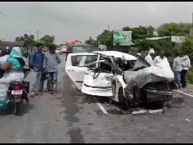 Following SC's directions, Unnao district administration sends Rs 25 lakh cheque for rape survivor's family to Lucknow authorities Following SC's directions, Unnao district administration sends Rs 25 lakh cheque for rape survivor's family to Lucknow authorities