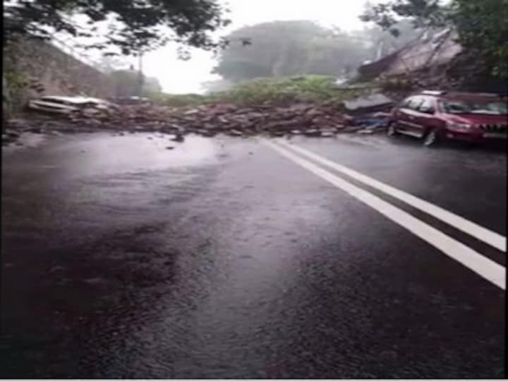 Wall collapses due to heavy rain in Mumbai's Andheri East; one person hospitalised after sustaining minor injuries