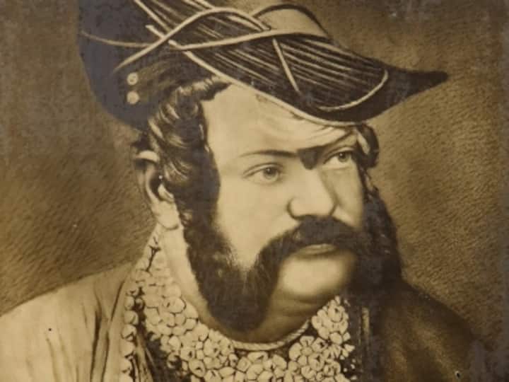 A vintage collection of photographs of Indian maharajahs showcases the culture, customs of royalty of yore