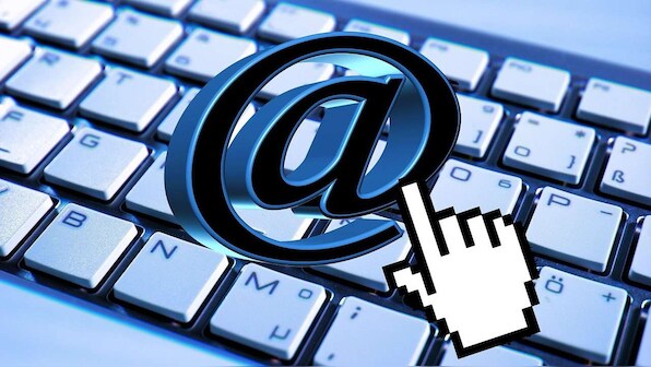 Russian lawmakers urge to prohibit email service providers from circulating banned content