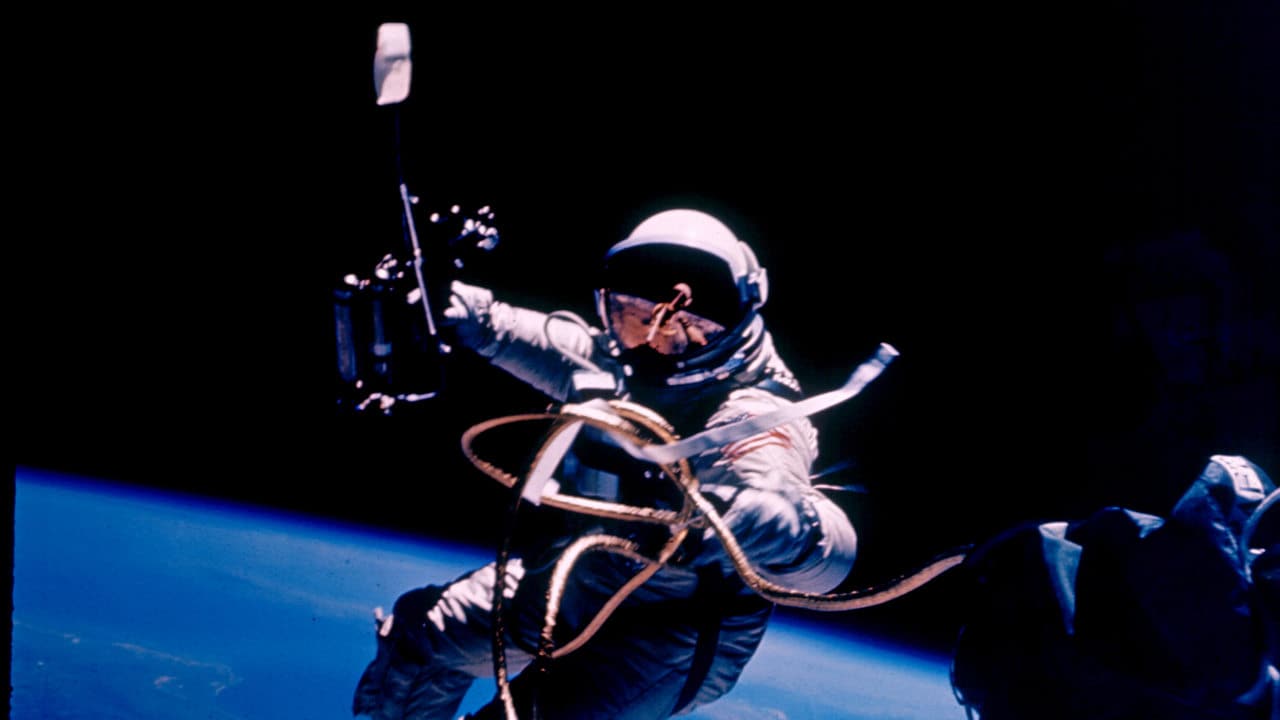 Astronauts James A. McDivitt takes a picture during a spacewalk over New Mexico in the Gemini 4. Image credit: NASA