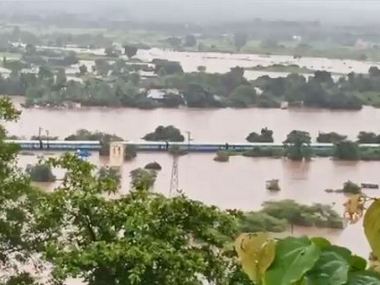 Mumbai Rains: All on board Mumbai-Kolhapur Mahalaxmi Express rescued safely; Badlapur still underwater even as city gets respite from torrential rain Mumbai Rains: All on board Mumbai-Kolhapur Mahalaxmi Express rescued safely; Badlapur still underwater even as city gets respite from torrential rain