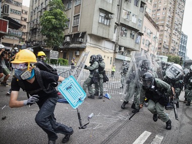 Hong Kong protests: Police use tear gas, batons to disperse protesters in Yuen Long area as face-off escalates Hong Kong protests: Police use tear gas, batons to disperse protesters in Yuen Long area as face-off escalates
