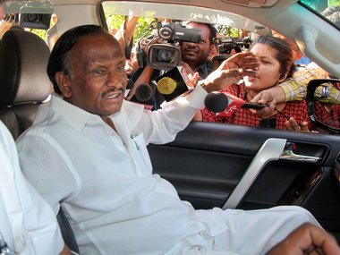 Karnataka political crisis: Hectic parleys on to mollify rebel Congress, JD(S) MLAs; BJP seeks trust vote tomorrow Karnataka political crisis: Hectic parleys on to mollify rebel Congress, JD(S) MLAs; BJP seeks trust vote tomorrow