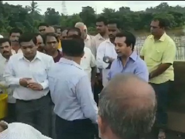 Maharashtra MLA Nitesh Rane taken into police custody for pouring mud on NHAI deputy engineer Maharashtra MLA Nitesh Rane taken into police custody for pouring mud on NHAI deputy engineer