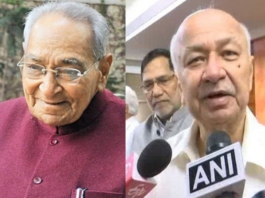 Rahul Gandhi resigns as Congress chief: Motilal Vora, Sushil Kumar Shinde, Mallikarjun Kharge among frontrunners for post Rahul Gandhi resigns as Congress chief: Motilal Vora, Sushil Kumar Shinde, Mallikarjun Kharge among frontrunners for post