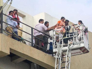 Mumbai fire: Blaze breaks out at MTNL building in Bandra; all stranded people rescued, fireman injured Mumbai fire: Blaze breaks out at MTNL building in Bandra; all stranded people rescued, fireman injured