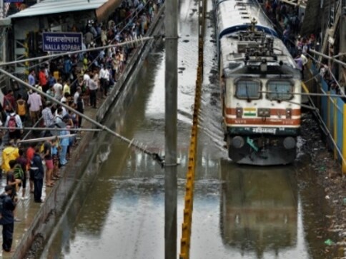 Mumbai rains: Suburban Harbour Line services restored day after incessant downpour in city that paralysed road and rail traffic Mumbai rains: Suburban Harbour Line services restored day after incessant downpour in city that paralysed road and rail traffic