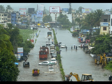 Flood-like situation in Nashik and Gujarat after rivers swell due to heavy rains; Rajasthan, Bihar, Assam among other states battling deluge Flood-like situation in Nashik and Gujarat after rivers swell due to heavy rains; Rajasthan, Bihar, Assam among other states battling deluge