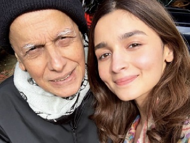 Sadak 2: Alia Bhatt shares photo with father Mahesh to announce film's Ooty schedule wrap Sadak 2: Alia Bhatt shares photo with father Mahesh to announce film's Ooty schedule wrap