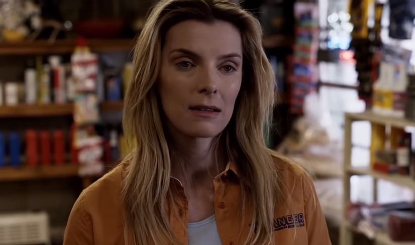 The Hunt trailer: Betty Gilpin, Emma Roberts are prey for Hilary Swank ...