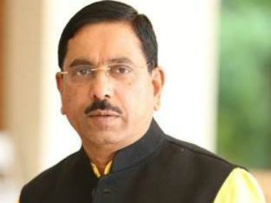 Union minister Pralhad Joshi slams Congress for opposing legislations on Jammu and Kashmir, says party is speaking language similar to Pakistan Union minister Pralhad Joshi slams Congress for opposing legislations on Jammu and Kashmir, says party is speaking language similar to Pakistan