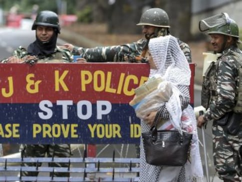 Women in J&K await help under PMMVY months after childbirth: How internet shutdown wrecked efforts to lower infant deaths Women in J&K await help under PMMVY months after childbirth: How internet shutdown wrecked efforts to lower infant deaths