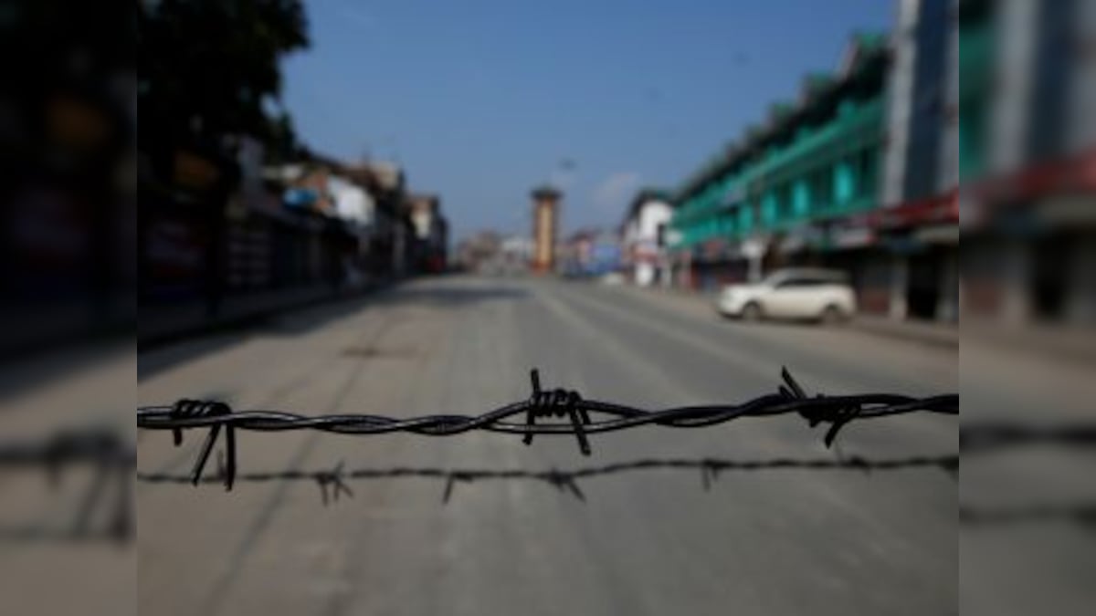 Day-time curfew relaxation continues across Kashmir; students stay away despite administration's order to reopen schools