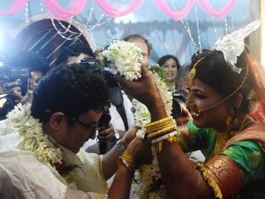West Bengal's first 'rainbow wedding': 'We are out of gender box,' says transgender couple after tying knot in Kolkata West Bengal's first 'rainbow wedding': 'We are out of gender box,' says transgender couple after tying knot in Kolkata