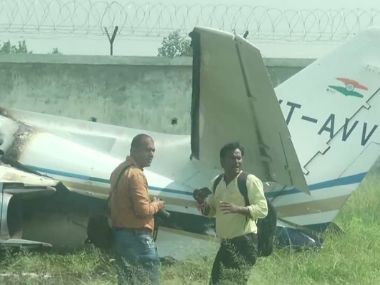Trainer aircraft VT-AVV crashes at Aligarh's Dhanipur airstrip during landing; all six onboard rescued safely Trainer aircraft VT-AVV crashes at Aligarh's Dhanipur airstrip during landing; all six onboard rescued safely