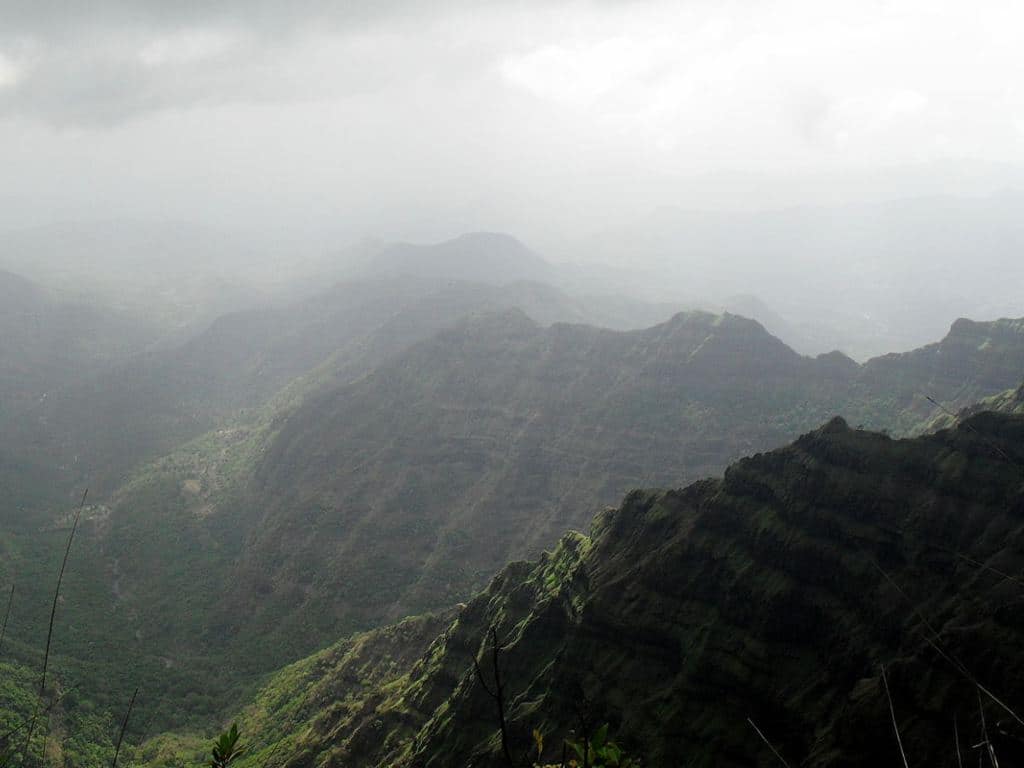 A cloudy afternoon over Arthur’s Seat in Mahabaleshwar. Image: Wikimedia Commons