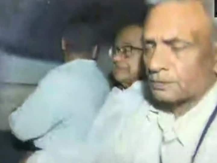 CBI officials scale wall to enter P Chidambaram's Delhi residence, take ex-finance minister into custody amid high drama