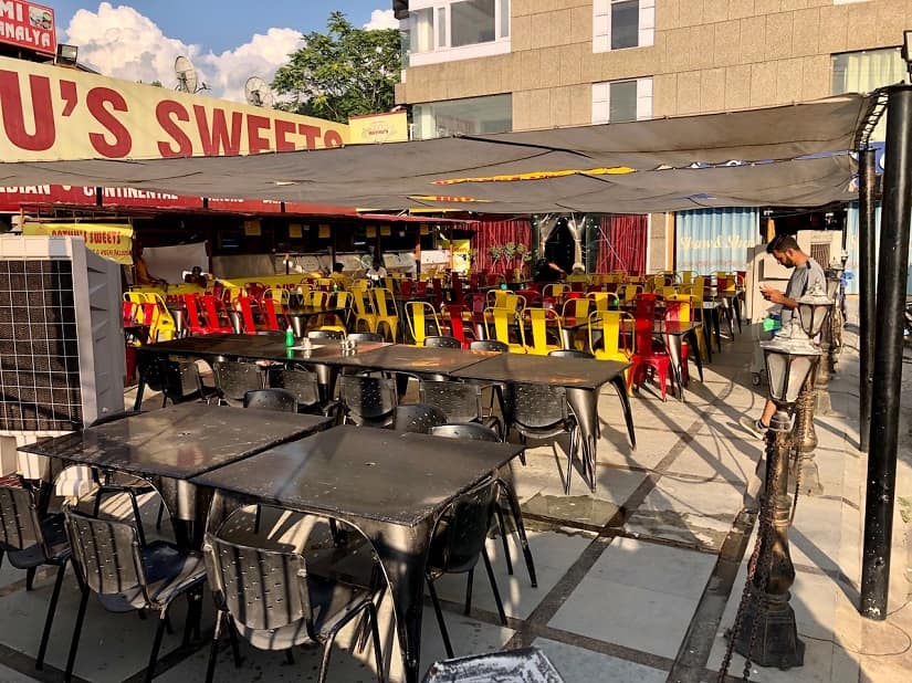 A restaurant on the Dal Lake bears a deserted look. Image courtesy: Firstpost/Sameer Yasir