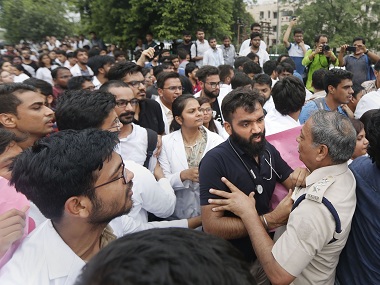 Heavy police deployment outside AIIMS, Safdarjung hospitals in Delhi on third day of doctors' protest against NMC bill Heavy police deployment outside AIIMS, Safdarjung hospitals in Delhi on third day of doctors' protest against NMC bill