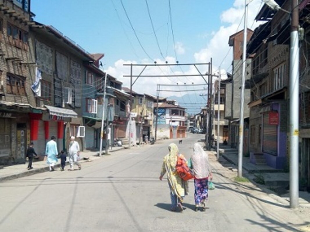 Communication Blackout Troops Build Up Leave Kashmiris Anxious Fearful And Restless India News Firstpost communication blackout troops build up