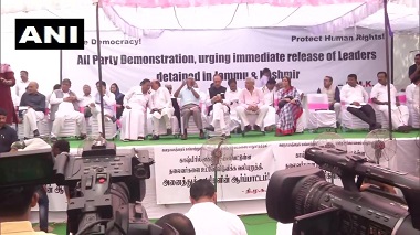 DMK-led all-party demonstration at Jantar Mantar demands release of political leaders detained in J&K DMK-led all-party demonstration at Jantar Mantar demands release of political leaders detained in J&K