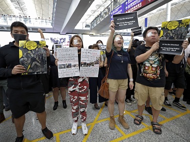 Hong Kong protests: Pro-democracy activists block some routes to city's airport after another night of violent protests Hong Kong protests: Pro-democracy activists block some routes to city's airport after another night of violent protests