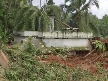 Toll due to landslide in Kerala's Kavalappara mounts to 11; rescue operations by NDRF, fire service personnel ongoing Toll due to landslide in Kerala's Kavalappara mounts to 11; rescue operations by NDRF, fire service personnel ongoing