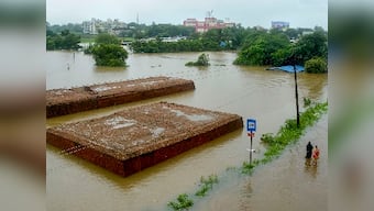 Devendra Fadnavis reviews flood situation in Maharashtra, requests Yediyurappa to increase water discharge from Almatti dam