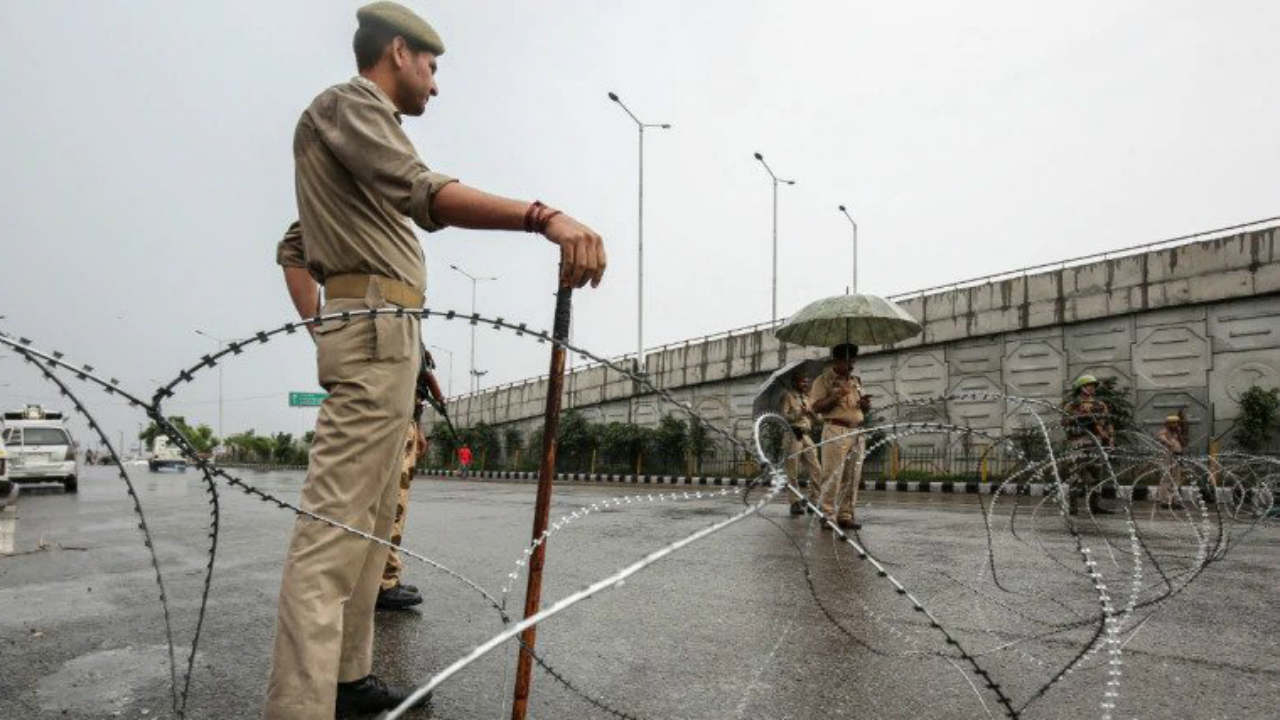 MHA refutes reports claiming thousands partook in demonstrations in J&K; few stray protests in Srinagar, Baramulla, says spokesperson MHA refutes reports claiming thousands partook in demonstrations in J&K; few stray protests in Srinagar, Baramulla, says spokesperson