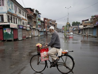 Restrictions on movement of people in Kashmir eased; landline services in 17 exchanges restored in Valley Restrictions on movement of people in Kashmir eased; landline services in 17 exchanges restored in Valley
