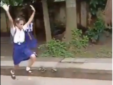 Five-time Olympic medalist Nadia Comaneci impressed by Indian school kids performing gymnastics moves on the street Five-time Olympic medalist Nadia Comaneci impressed by Indian school kids performing gymnastics moves on the street
