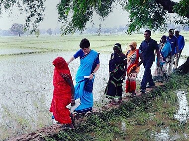 Priyanka Gandhi Vadra Meets Kin Of Those Killed In Sonbhadra Shooting ...