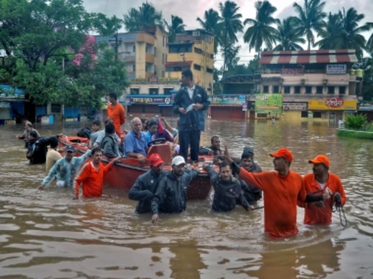 India rains: Karnataka announces holiday for schools, colleges today due to  heavy downpour; Red alert issued in three districts of Kerala-India News ,  Firstpost