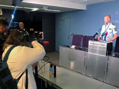 Norway mosque shooting: Police take into custody suspect in firing on Al-Noor Islamic Centre Norway mosque shooting: Police take into custody suspect in firing on Al-Noor Islamic Centre