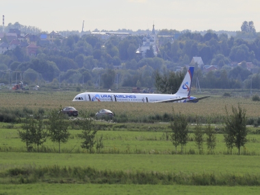 Russian pilot makes emergency landing in cornfield after bird hits flight; hailed as hero by citizens, passengers Russian pilot makes emergency landing in cornfield after bird hits flight; hailed as hero by citizens, passengers