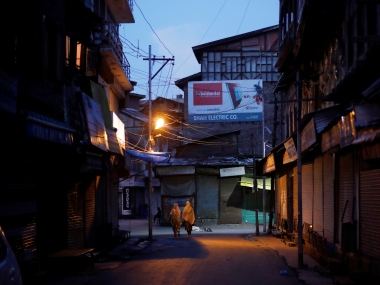 UN human rights experts urge India to end blackout in Kashmir Valley, call it 'collective punishment' for entire J&K UN human rights experts urge India to end blackout in Kashmir Valley, call it 'collective punishment' for entire J&K