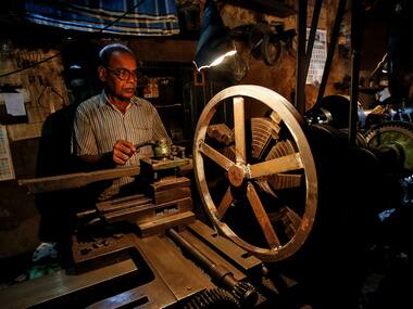 Govt unlikely to announce any economic stimulus before Monday, meetings planned to discuss package: Report