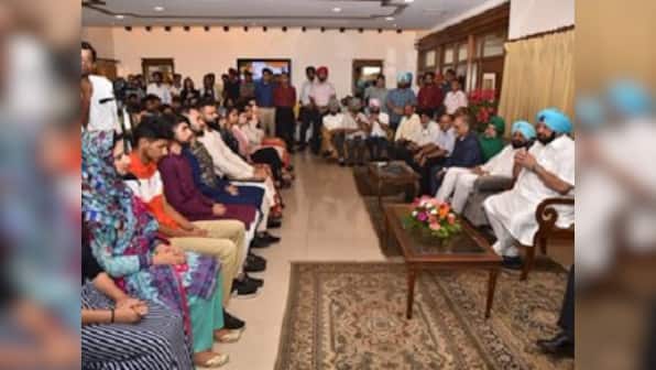 Amarinder Singh hosts Kashmiri students in Chandigarh for Eid lunch, says he is confident situation in Valley will improve soon