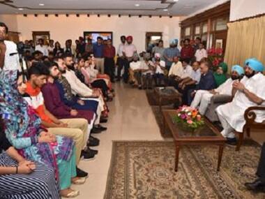 Amarinder Singh hosts Kashmiri students in Chandigarh for Eid lunch, says he is confident situation in Valley will improve soon
