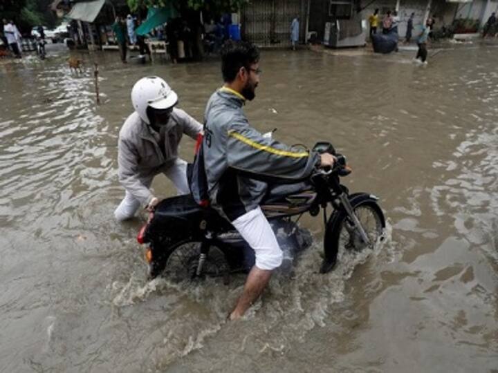 Heavy July rains lash Pakistan, killing 161 and leaving 137 injured; officials expect precipitation to subside on Monday