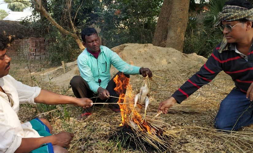 Cooking the chicken. Image courtesy: Sudipto Mukhopadhyay.